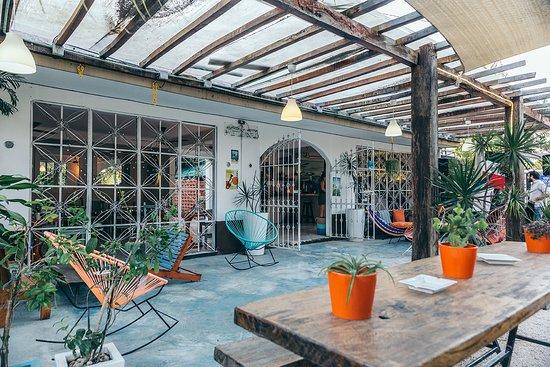 Teetotum Hotel Restaurant Lounge